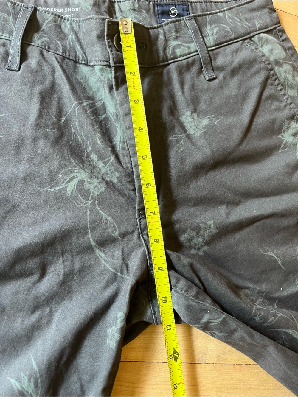 AG grey wanderer shorts w/ tropical print size 30 - Picture 6 of 8